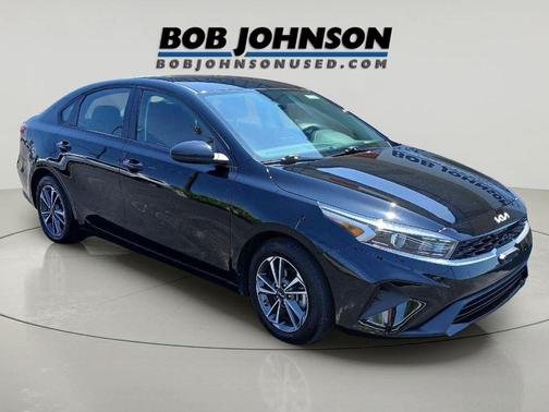 Aurora Black 2024 Kia Forte LXS