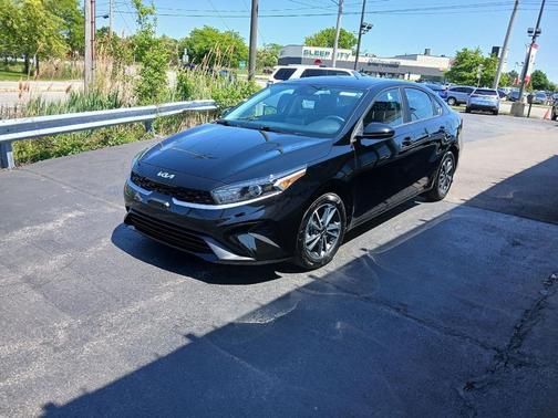 Aurora Black 2024 Kia Forte LXS