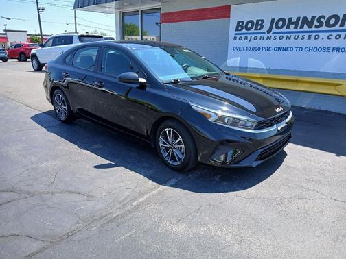 Aurora Black 2024 Kia Forte LXS