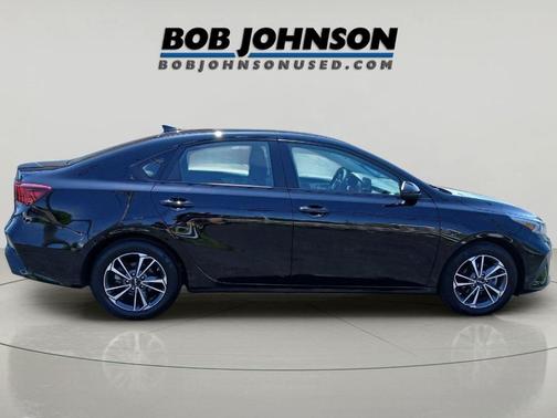 Aurora Black 2024 Kia Forte LXS