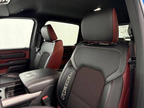 Diamond Black Crystal Pearlcoat 2025 RAM 1500 Rebel