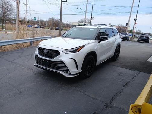 Wind Chill Pearl 2023 Toyota Highlander XSE