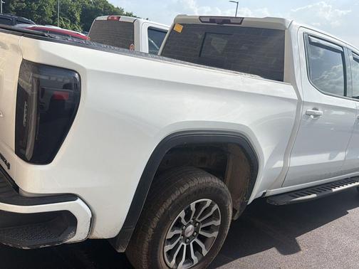 Summit White 2022 GMC Sierra 1500 AT4