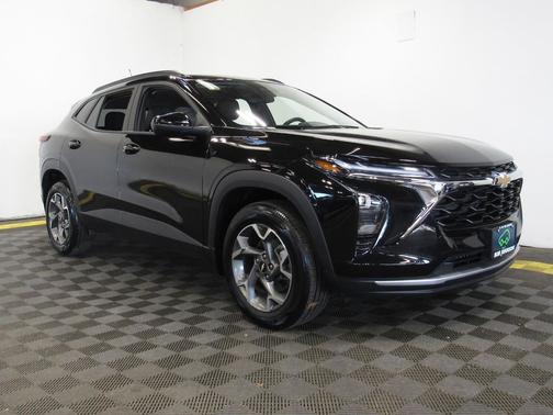 Mosaic Black Metallic 2025 Chevrolet Trax LT