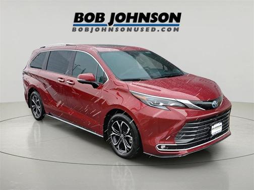2025 Toyota Sienna Platinum
