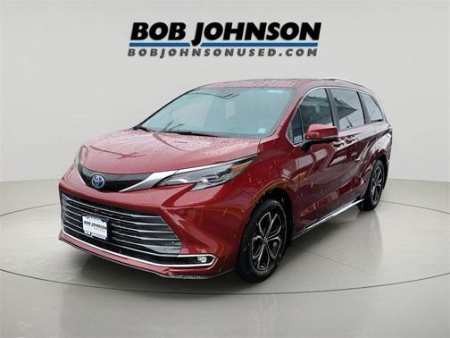 2025 Toyota Sienna Platinum