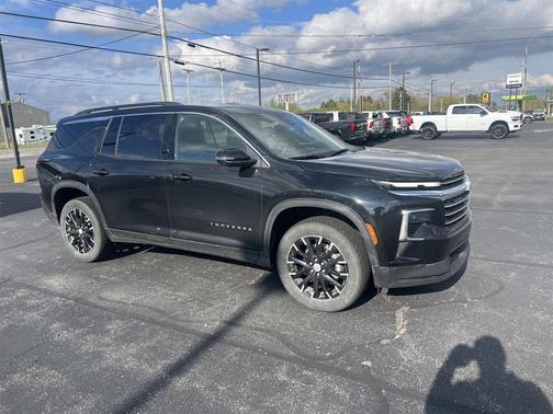 Mosaic Black Metallic 2025 Chevrolet Traverse LT