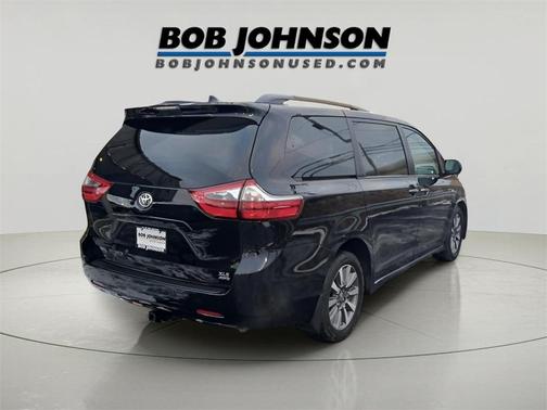 2020 Toyota Sienna XLE