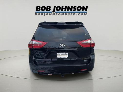 2020 Toyota Sienna XLE