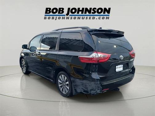 2020 Toyota Sienna XLE