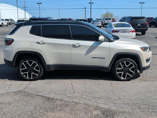 Pearl White Tri-Coat 2017 Jeep New Compass Limited
