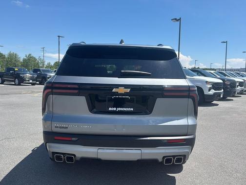 Sterling Grey Metallic 2025 Chevrolet Traverse LT