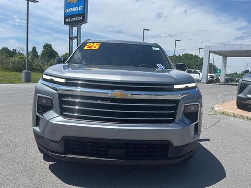 Sterling Grey Metallic 2025 Chevrolet Traverse LT