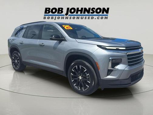 Sterling Grey Metallic 2025 Chevrolet Traverse LT