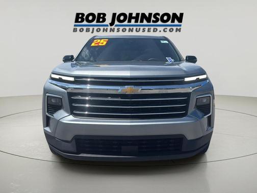 Sterling Grey Metallic 2025 Chevrolet Traverse LT
