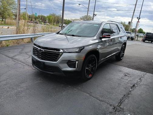 Sterling Gray Metallic 2023 Chevrolet Traverse Premier