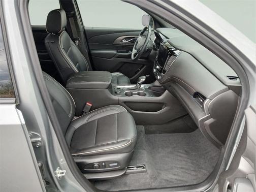 Sterling Gray Metallic 2023 Chevrolet Traverse Premier
