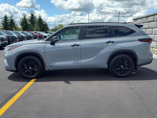 Cement 2024 Toyota Highlander Hybrid XLE