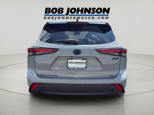 Cement 2024 Toyota Highlander Hybrid XLE