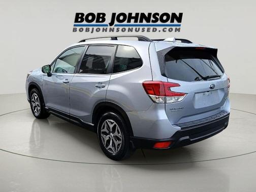 Ice Silver Metallic 2021 Subaru Forester Premium