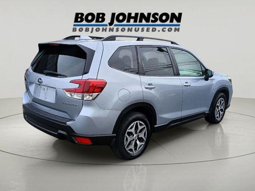 Ice Silver Metallic 2021 Subaru Forester Premium