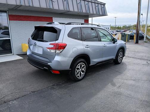 Ice Silver Metallic 2021 Subaru Forester Premium