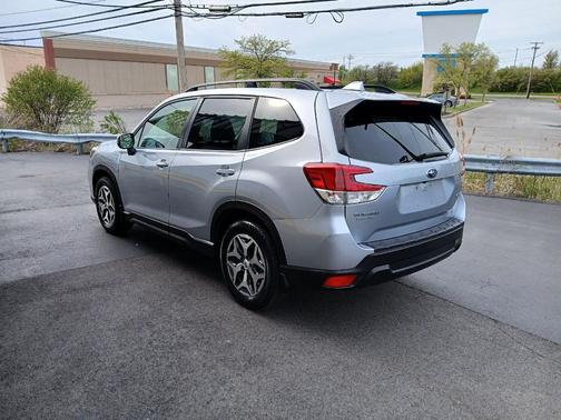 Ice Silver Metallic 2021 Subaru Forester Premium