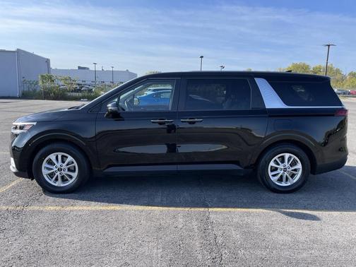 2023 Kia Carnival LX
