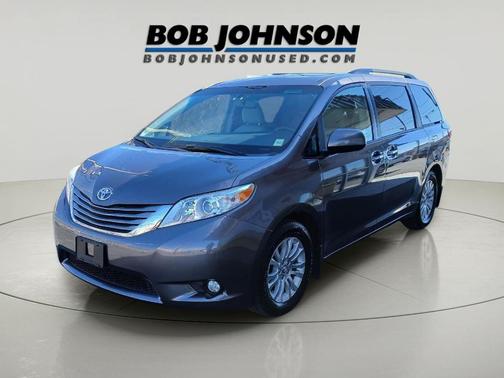 2017 Toyota Sienna XLE
