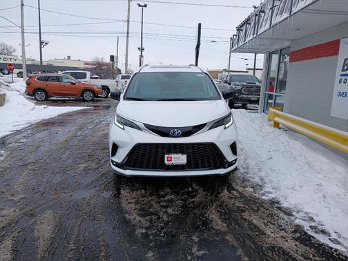 2024 Toyota Sienna XSE 7 Passenger