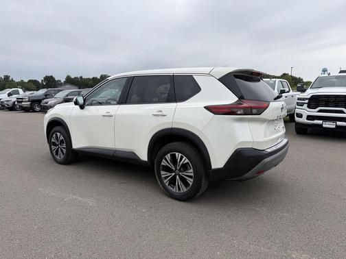Pearl White Tricoat 2021 Nissan Rogue SV