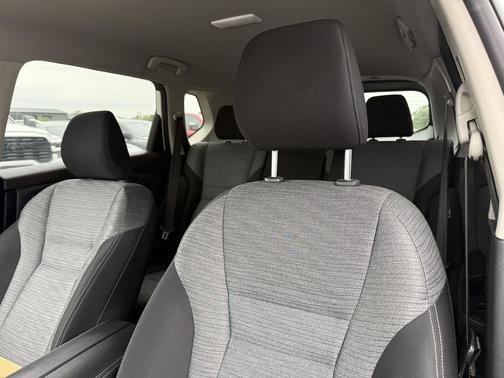 Pearl White Tricoat 2021 Nissan Rogue SV