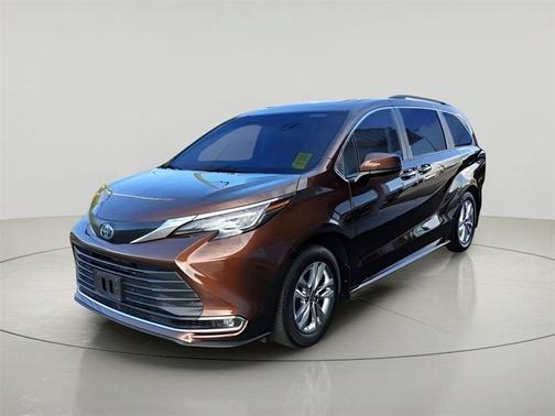 2023 Toyota Sienna XLE 7 Passenger