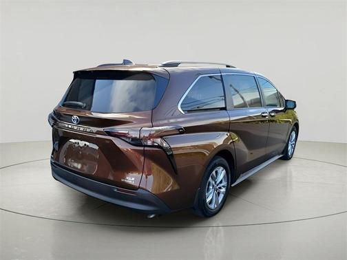 2023 Toyota Sienna XLE 7 Passenger