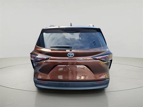 2023 Toyota Sienna XLE 7 Passenger