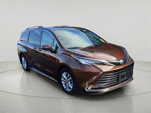 2023 Toyota Sienna XLE 7 Passenger