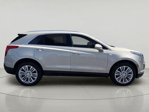 Silver Coast Metallic 2017 Cadillac XT5 Premium Luxury