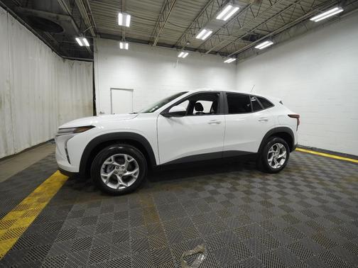 Summit White 2025 Chevrolet Trax LS