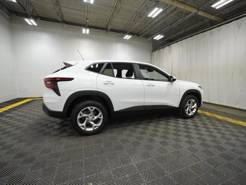 Summit White 2025 Chevrolet Trax LS