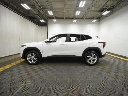 Summit White 2025 Chevrolet Trax LS