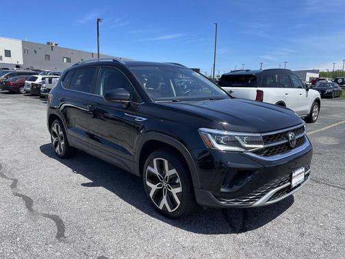 Deep Black Pearl 2023 Volkswagen Taos 1.5T SEL