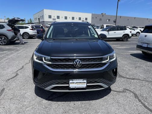 Deep Black Pearl 2023 Volkswagen Taos 1.5T SEL