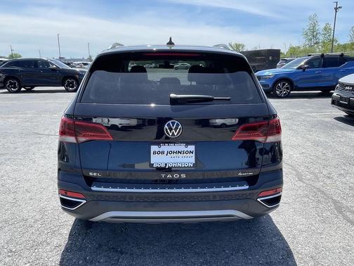 Deep Black Pearl 2023 Volkswagen Taos 1.5T SEL
