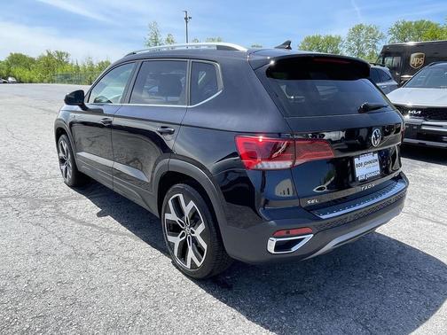 Deep Black Pearl 2023 Volkswagen Taos 1.5T SEL