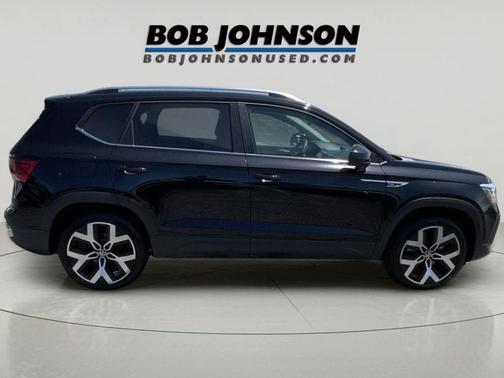 Deep Black Pearl 2023 Volkswagen Taos 1.5T SEL