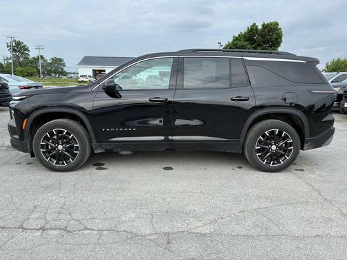 Mosaic Black Metallic 2025 Chevrolet Traverse LT