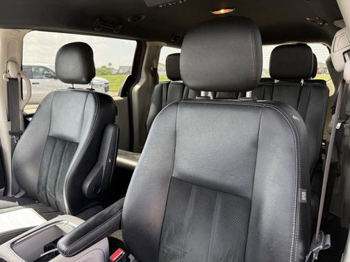 Octane Red Pearlcoat 2017 Dodge Grand Caravan SXT