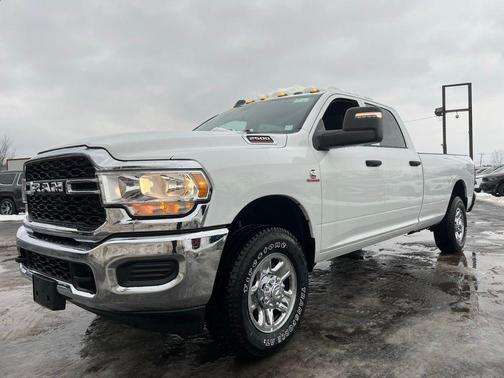 2024 RAM 2500 Tradesman Crew Cab 4x4 8' Box