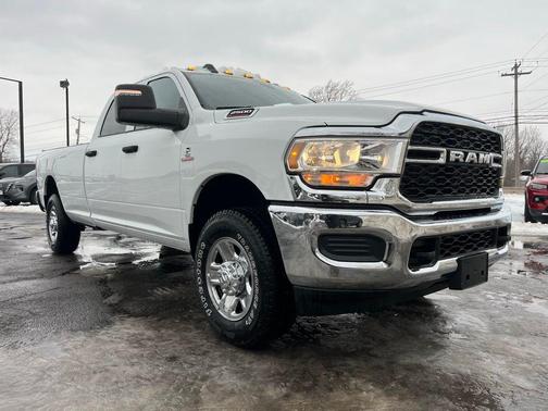 2024 RAM 2500 Tradesman Crew Cab 4x4 8' Box