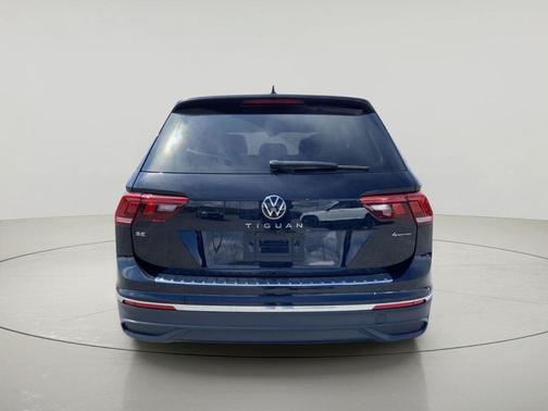 Deep Black Pearl 2023 Volkswagen Tiguan 2.0T SE 4MOTION